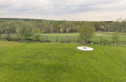 Guelph House | Cozy Nest with Comfort, friendly Beautiful Backyard, close to lake, hiking trial