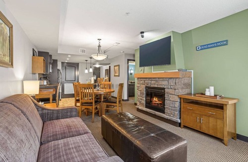 Dead Man's Flats Condo | Cozy Oasis: 2BR w/Hot Tub & Gym, 10 Mins to DT