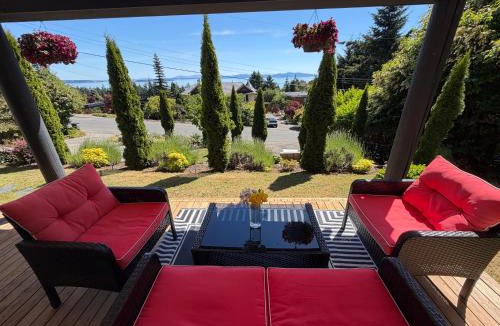Cordova Bay Apartment | Cozy Ocean View Retreat