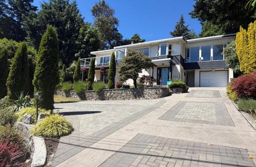 Cordova Bay Apartment | Cozy Ocean View Retreat