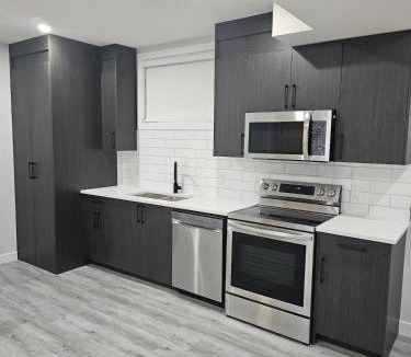 Airdrie Apartment | Cozy on Baywater