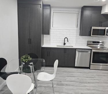 Airdrie Apartment | Cozy on Baywater