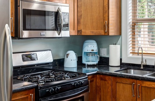 Regional District of Nanaimo Cottage | Cozy Parksville Retreat Near the Beach!