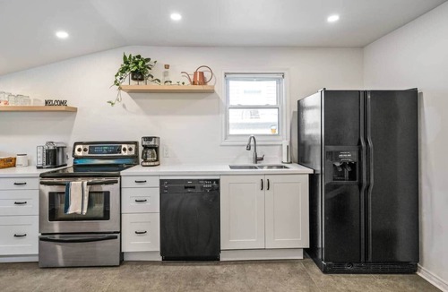 Queenston House | Cozy & Peaceful Cottage in Historic Queenston, NOTL-Wine Country Retreat