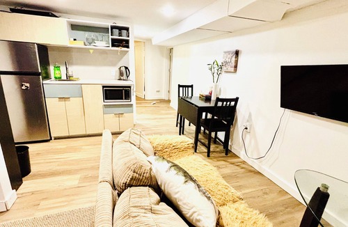 Dunbar House | Cozy Private 2BR Garden Suite in Central Vancouver