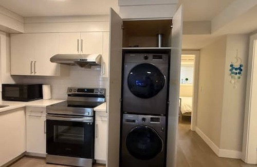 Surrey House | Cozy & Private 2BR Guest Suite