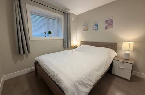 Surrey House | Cozy & Private 2BR Guest Suite