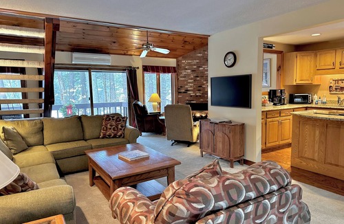 North Conway Condo | Cozy Private Mountain Retreat, 5 min to Cranmore, 10 to Attitash, 3 mins to town