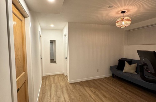 Westbank House | Cozy, Private Newly Renovated Large Bright Suite