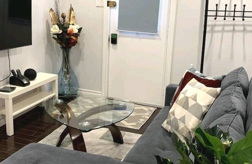 Hamilton House | Cozy , Private Patio