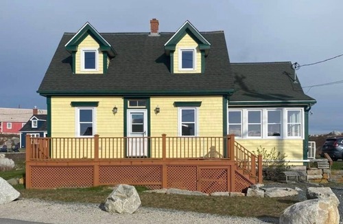 Peggy's Cove Bed & Breakfast | Cozy Private Room at Meg Inn Peggys Cove