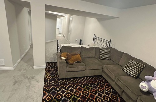 Ottawa Division House | Cozy Private Studio in Ottawa Near Kanata-Quiet & Affordable stay (Up to 4)