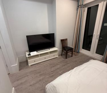 West Point Grey House | Cozy Private Suite Near UBC & Beaches