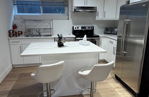 District of North Vancouver House | Cozy private two bedroom suite in North Vancouver