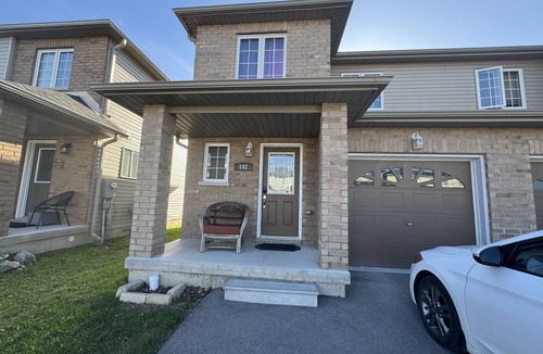 Napanee House | Cozy Queen Room Near Hospital | Quiet & Clean Home