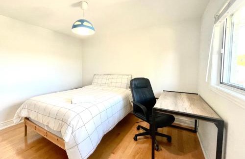 The Peanut House | Cozy Queen room with Shared Bath near Seneca Donmills Finch