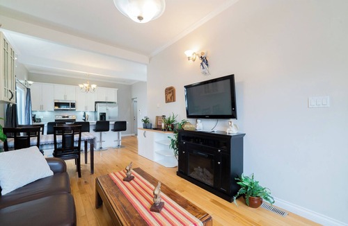 Regional District of Nanaimo House | COZY, RELAXING FAMILY-SIZED HOUSE/NEAR THE FERRY, PARKS, SHOPPING & DOWNTOWN