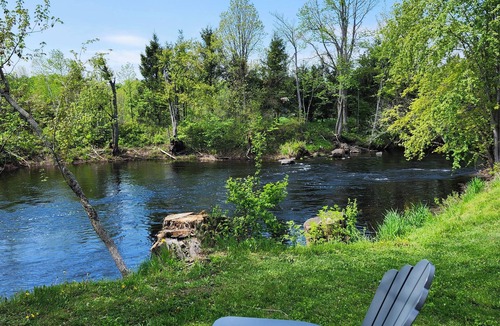 Tweed House | Cozy Riverfront Cottages