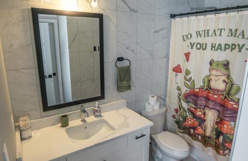 West Edmonton House | Cozy room with private bathroom minutes to West Edmonton Mall