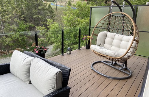 Windermere Cabin | Cozy Rustic Lakefront Family Cabin on Lake Windermere
