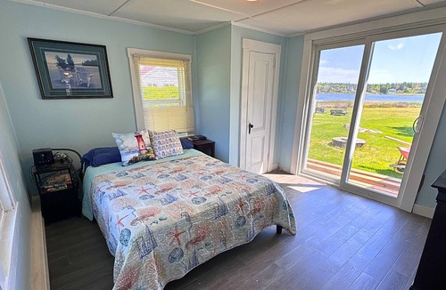 Barrington Cottage | Cozy Seaside Escape at Barrington Bay Cottage