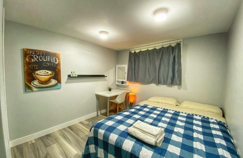 Radisson Heights - Albert Park Hostel | Cozy shared queen bdrm near downtown with private yard - not entire suite