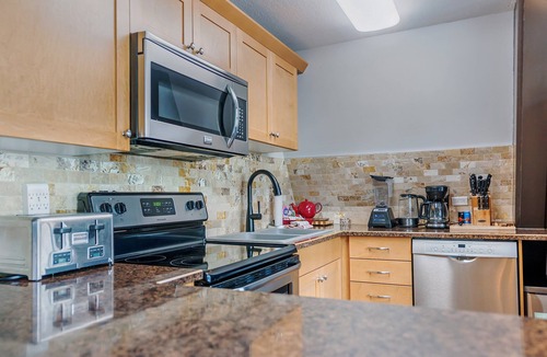 Silver Star Mountain Hotel | Cozy Ski-In/Out Retreat with Hot Tub & BBQ