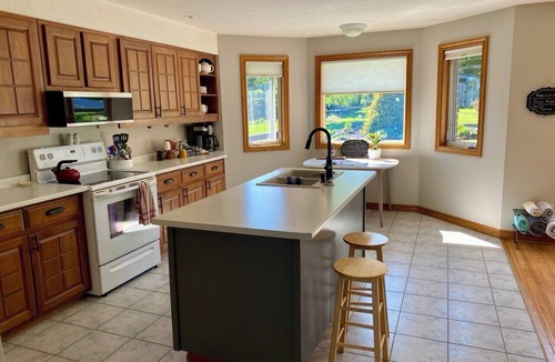 Drayton House | Cozy,spacious,family friendly private bungalow with hot tub