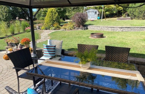 Drayton House | Cozy,spacious,family friendly private bungalow with hot tub