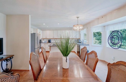 Metro Vancouver Regional District House | Cozy spacious quiet house