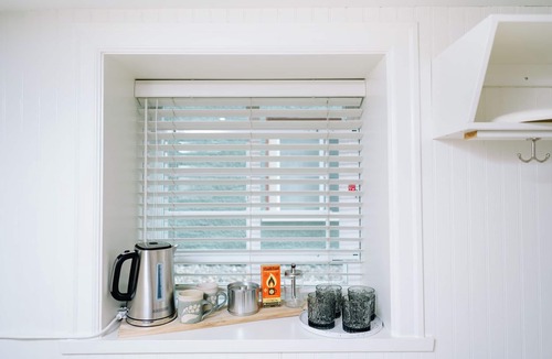 Riley Park-Little Mountain Apartment | Cozy Stay - Close To Everything