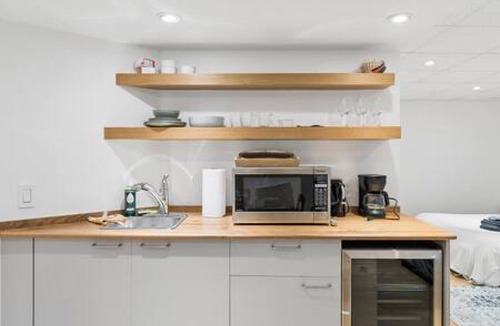 Upper Lonsdale House | Cozy Studio for whole Family | North Vancouver