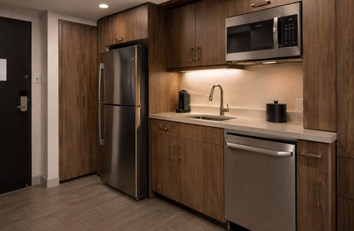 Toronto Entertainment District Hotel | Cozy Studio Toronto Retreat Close to Transit & Attractions
