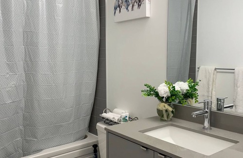 Burlington Apartment | Cozy Stylish River View Apartment