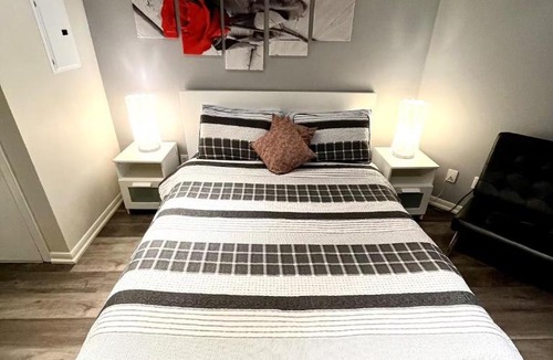 Fort York Apartment | Cozy Toronto Suite - Near CN Tower, Rogers Centre, and Toronto Stadium