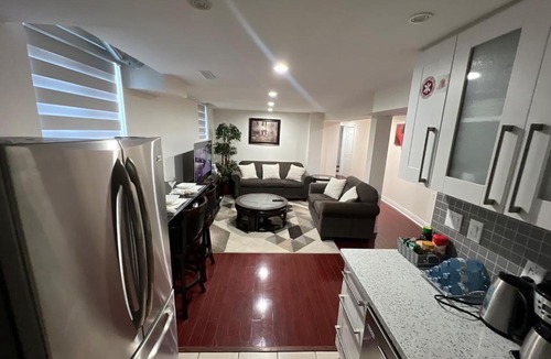 Meadowvale Village Apartment | Cozy Two-Bedroom Luxury Suite near Toronto Airport