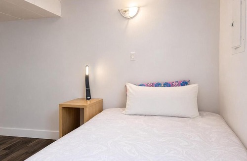 Sunset House | Cozy Vancouver 2BR Suite with Private Entrance