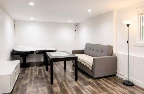 Sunset House | Cozy Vancouver 2BR Suite with Private Entrance