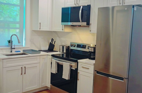 Dunbar House | Cozy Vancouver Laneway House 2BR! 10 mins to UBC