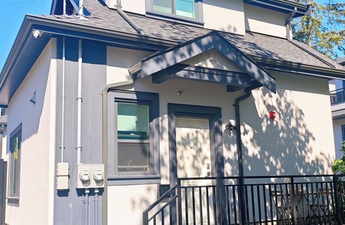 Dunbar House | Cozy Vancouver Laneway House 2BR! 10 mins to UBC
