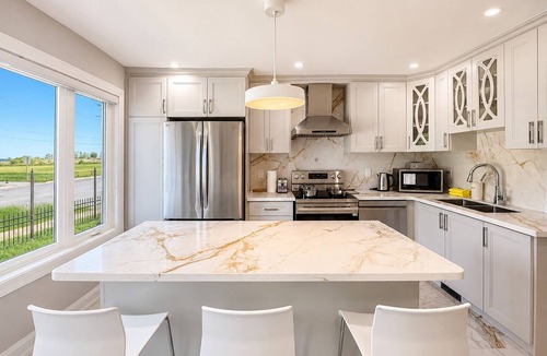 Ajax House | Cozy waterfront family villa near Toronto- Private terrace/BBQ/Lakeview/Games