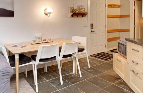 Whistler Creekside House | Cozy Whistler Retreat 2bd loft, ski/bike in/out steps to gondola!