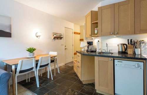 Whistler Creekside House | Cozy Whistler Retreat 2bd loft, ski/bike in/out steps to gondola!