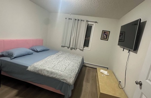 Northeast Edmonton Hotel | CozyVibe Stay