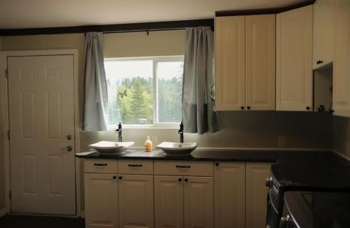 Division No. 9 Apartment | Creekside Haven on a Sleddog Farm