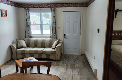 Terra Nova Apartment | Crocker Cabins Unit 1 offers a self‑contained efficiency unit in Gros Morne.