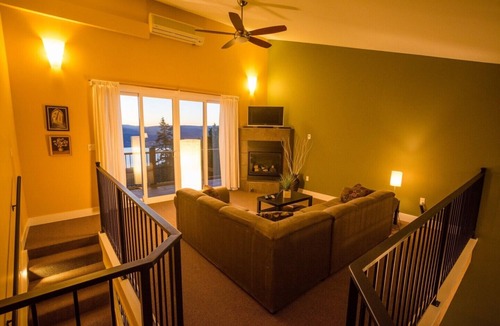 Okanagan-Similkameen House | Crooked Tree Guest Suites - The Pine Suite