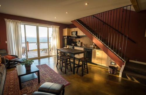 Okanagan-Similkameen House | Crooked Tree Guest Suites - The Fir Suite