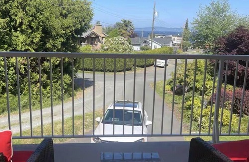 Cordova Bay House | Cross the Street to the Beach & Ocean Views