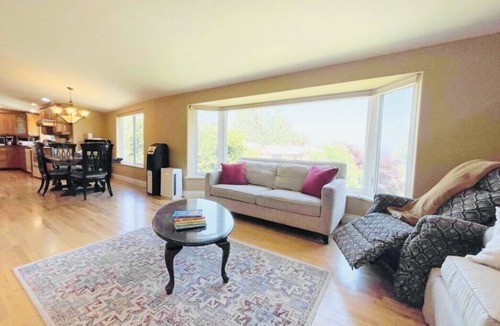Cordova Bay House | Cross the Street to the Beach & Ocean Views
